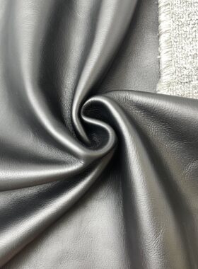 K743意大利进口黑色ecco平纹牛皮手感微软厚度1.3mm21平方英尺*8