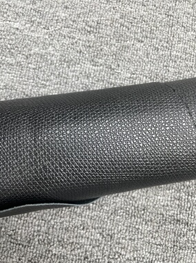 E556进口头层黑色压纹牛皮 手感微挺 厚度1.3mm