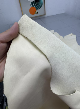 A1021厚度1.2mm进口头层浅黄色平纹 手感稍软 26平方英尺*5=130元