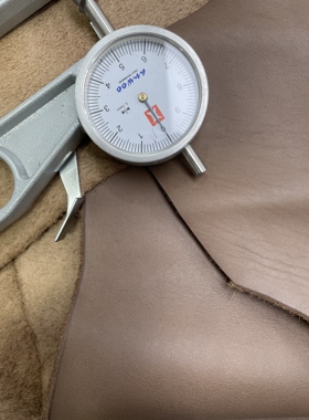 H713厚度1.7mm进口牛皮棕色打腊牛皮手感中挺