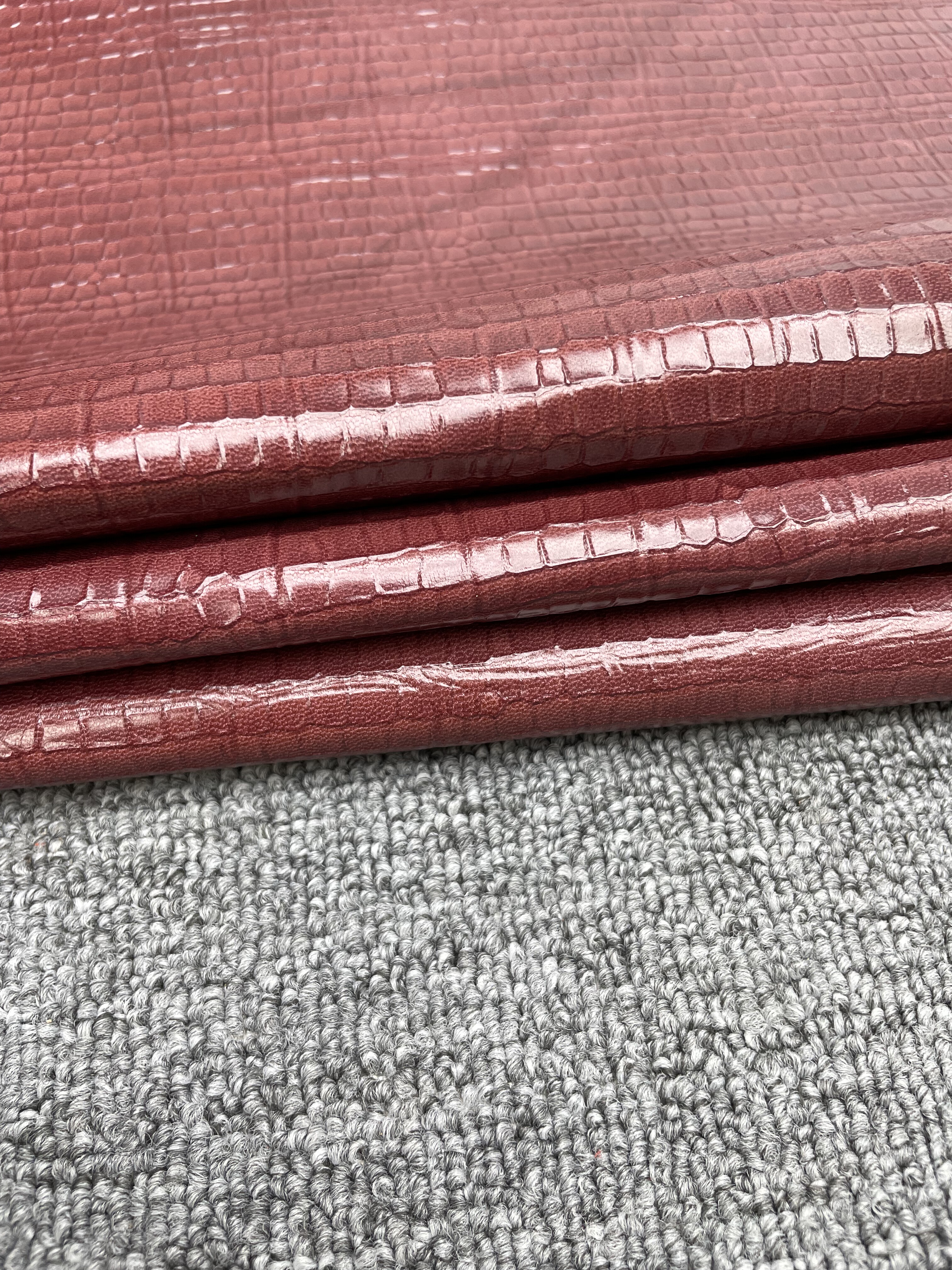 E632进口头层酒红色羊皮压纹 手感微挺 厚度1.0～0.8mm