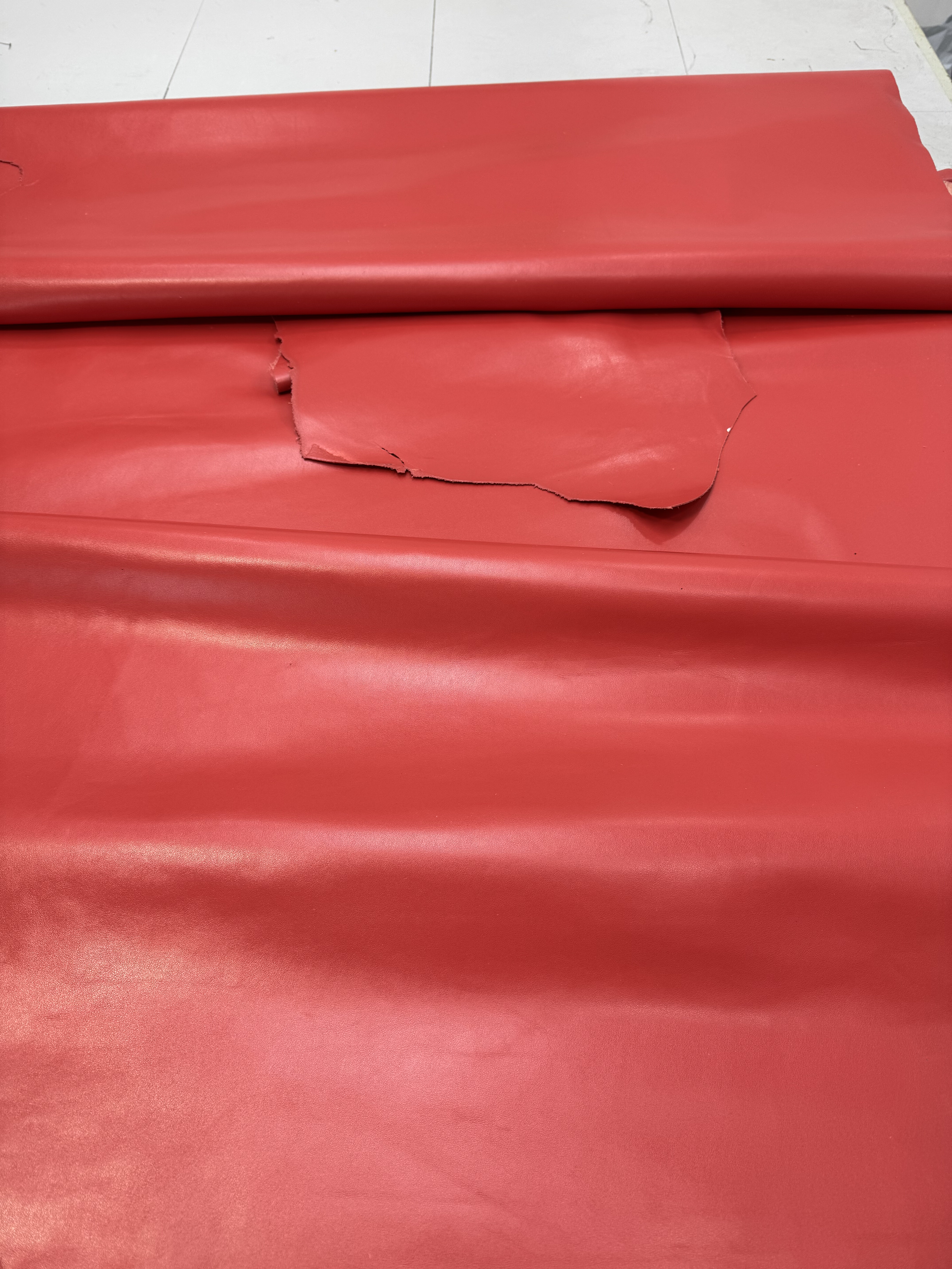 H251 厚度1.0mm 意大利mastrotto进口头层红色平纹软牛皮 微软