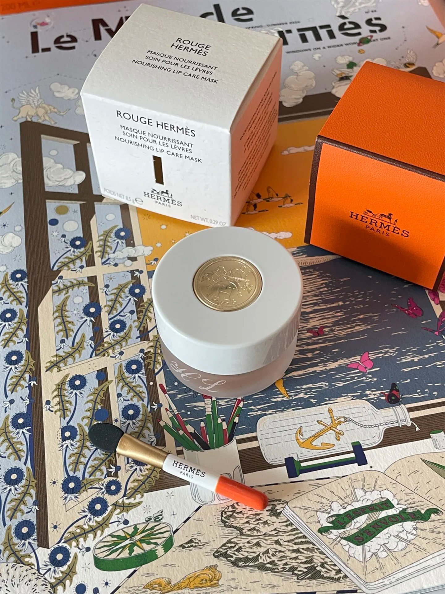 Hermès Üslubunda Qızılı Dodaq Balzamı və Gecə Qulluğu