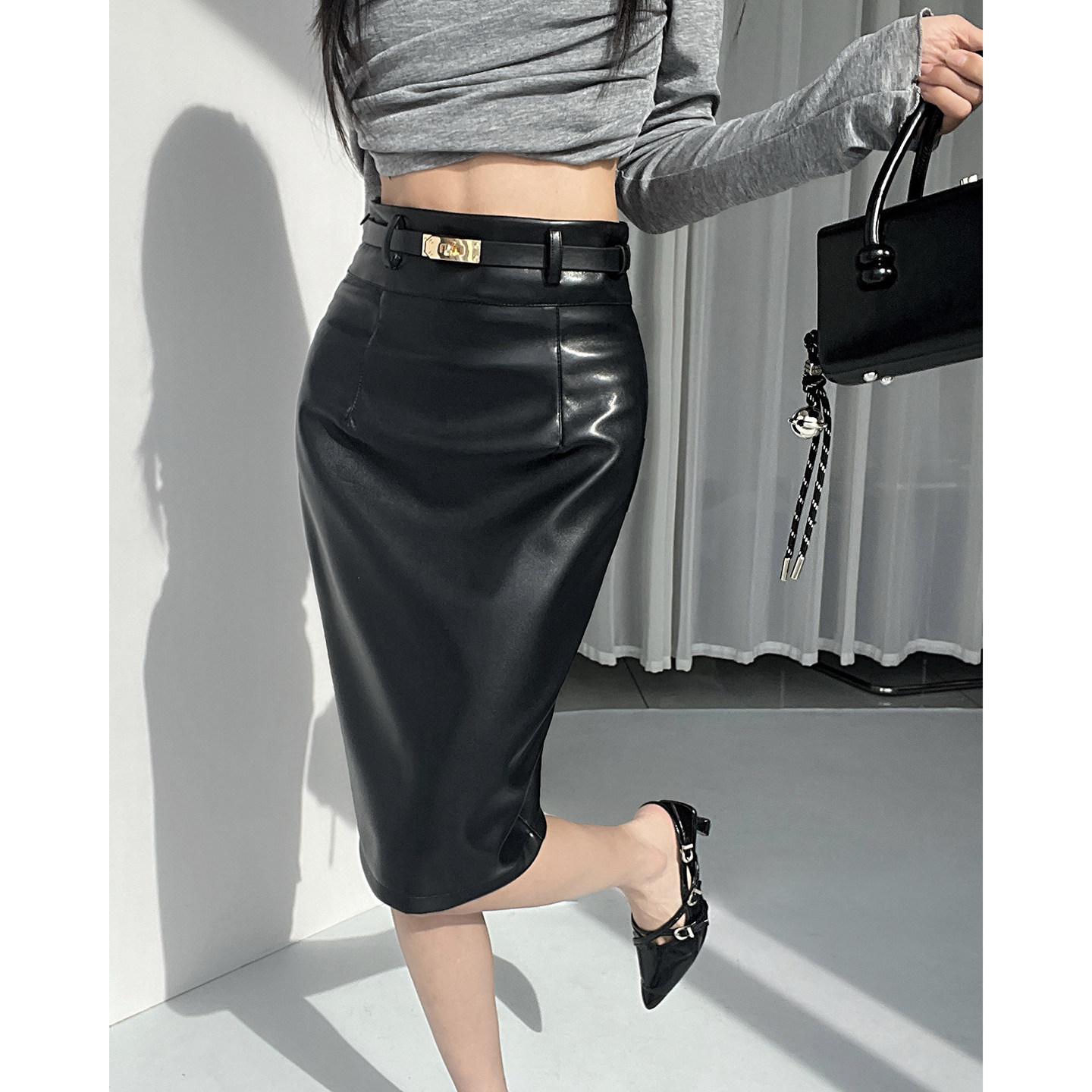 MianCun高腰前开衩PU皮裙女高级感气质金属扣腰带修身包臀半身裙