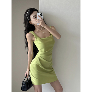 肯豆同款方领褶皱收腰包臀连衣裙女高腰显瘦无袖吊带裙辣妹短裙潮
