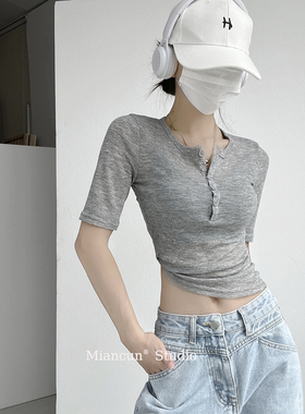 美式辣妹薄款性感V领灰色五分袖t恤女夏季修身设计感纽扣中袖上衣