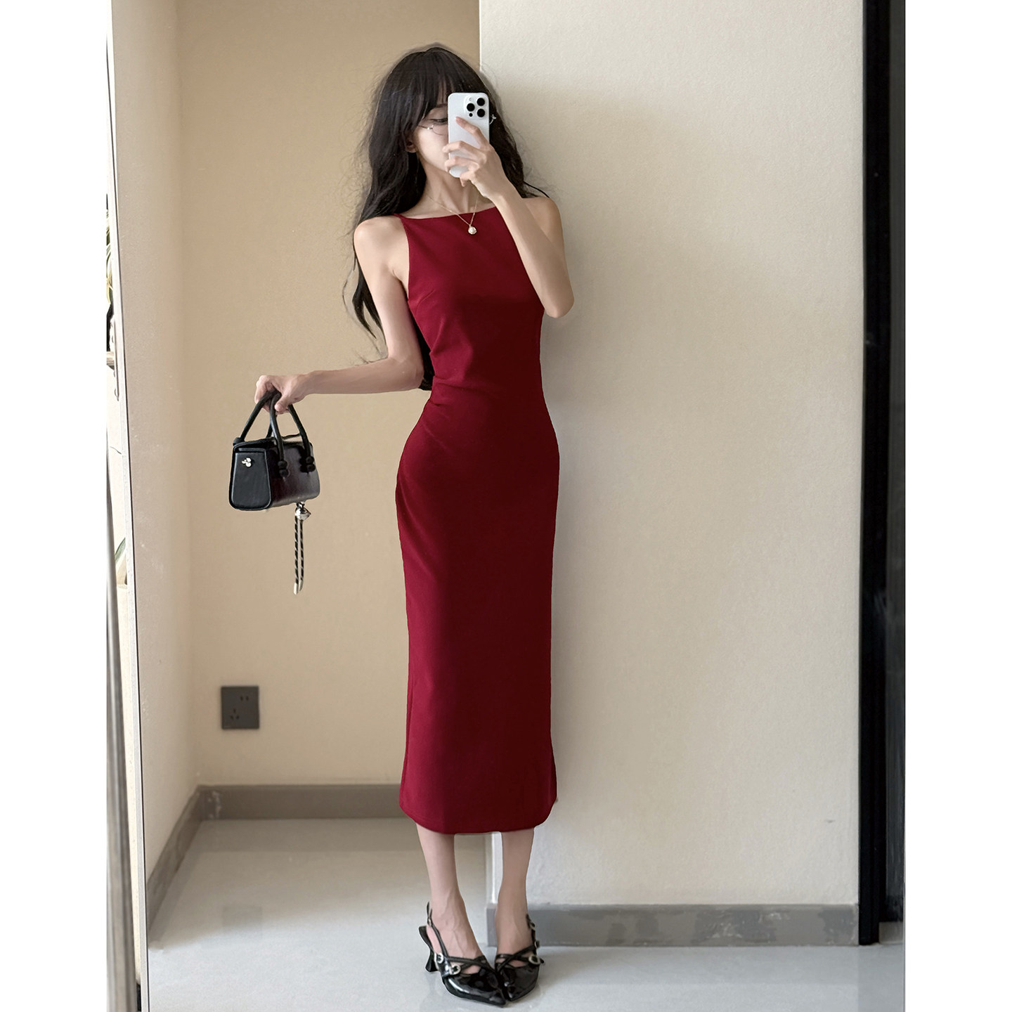 法式一字肩挂脖吊带修身露肩小礼服连身裙掐腰包臀长连衣裙子女