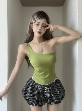 温柔风带胸垫斜肩吊带背心女