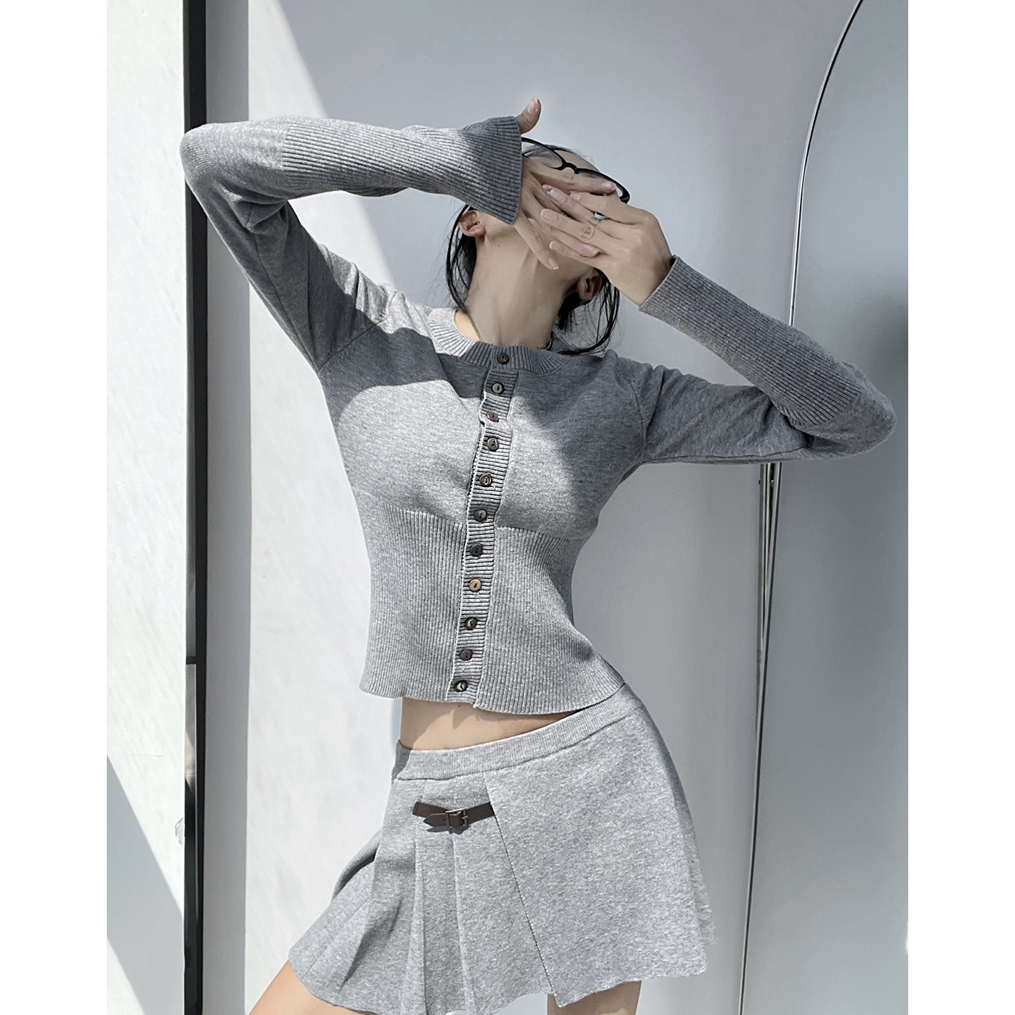美式辣妹风复古修身单排扣针织开衫迷你包臀皮扣半裙秋季穿搭套装