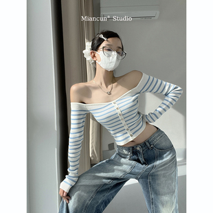 日光岛屿蓝白撞色条纹针织衫女冬季新款一字肩修身短款打底上衣