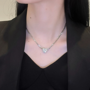 轻奢高级感镶钻磁吸爱心项链2023年新款时尚百搭心形吊坠锁骨链女