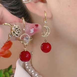 秋冬新款日月星辰红色珠珠耳环女轻奢高级感百搭耳坠复古爆款耳饰