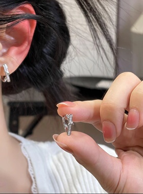 银色几何质感扭结锆石耳环女
