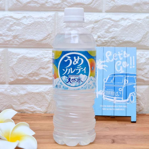 日本进口三得利盐梅子味橙子味酸奶味透明天然水瓶装纯净水矿泉水
