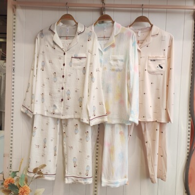 香蜜闺秀26103010女士可爱梭织牛奶丝长袖长裤套装舒适柔软开扣款