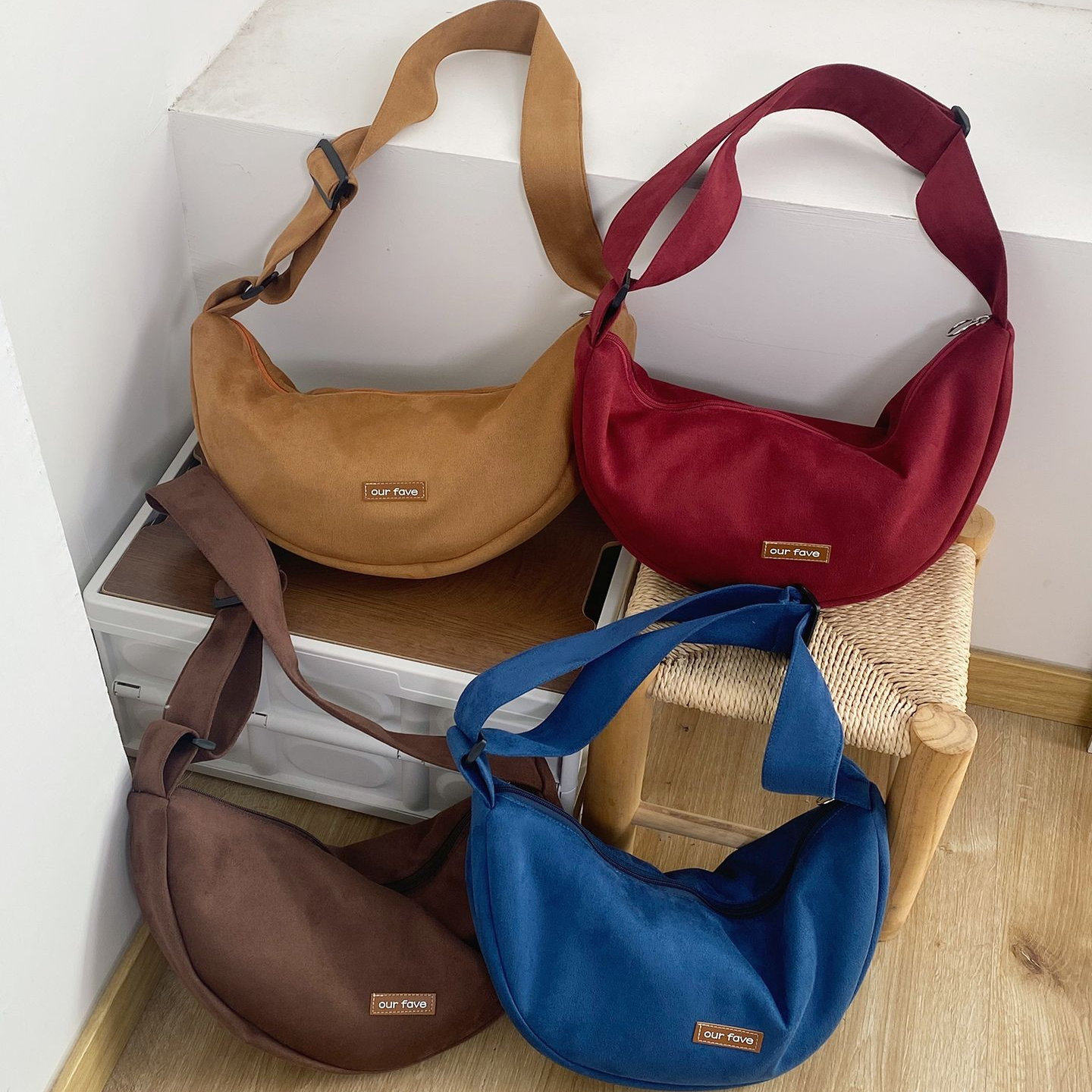 秋冬复古腋下牛角斜挎包女韩版高级质感单肩饺子包百搭小众通勤包