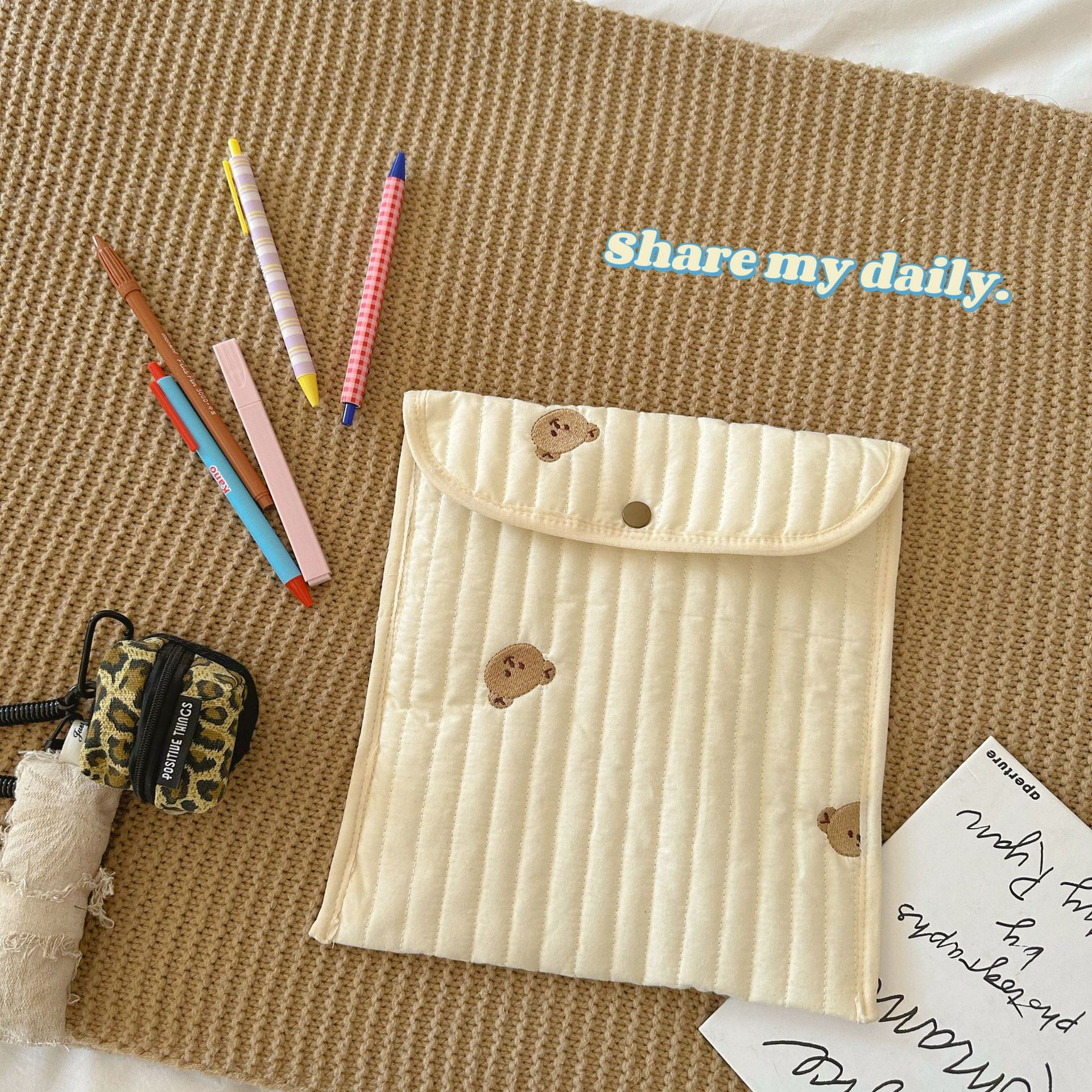 韩版ins小熊ipad收纳包11英寸信封绗缝刺绣保护套尿布袋妈咪包