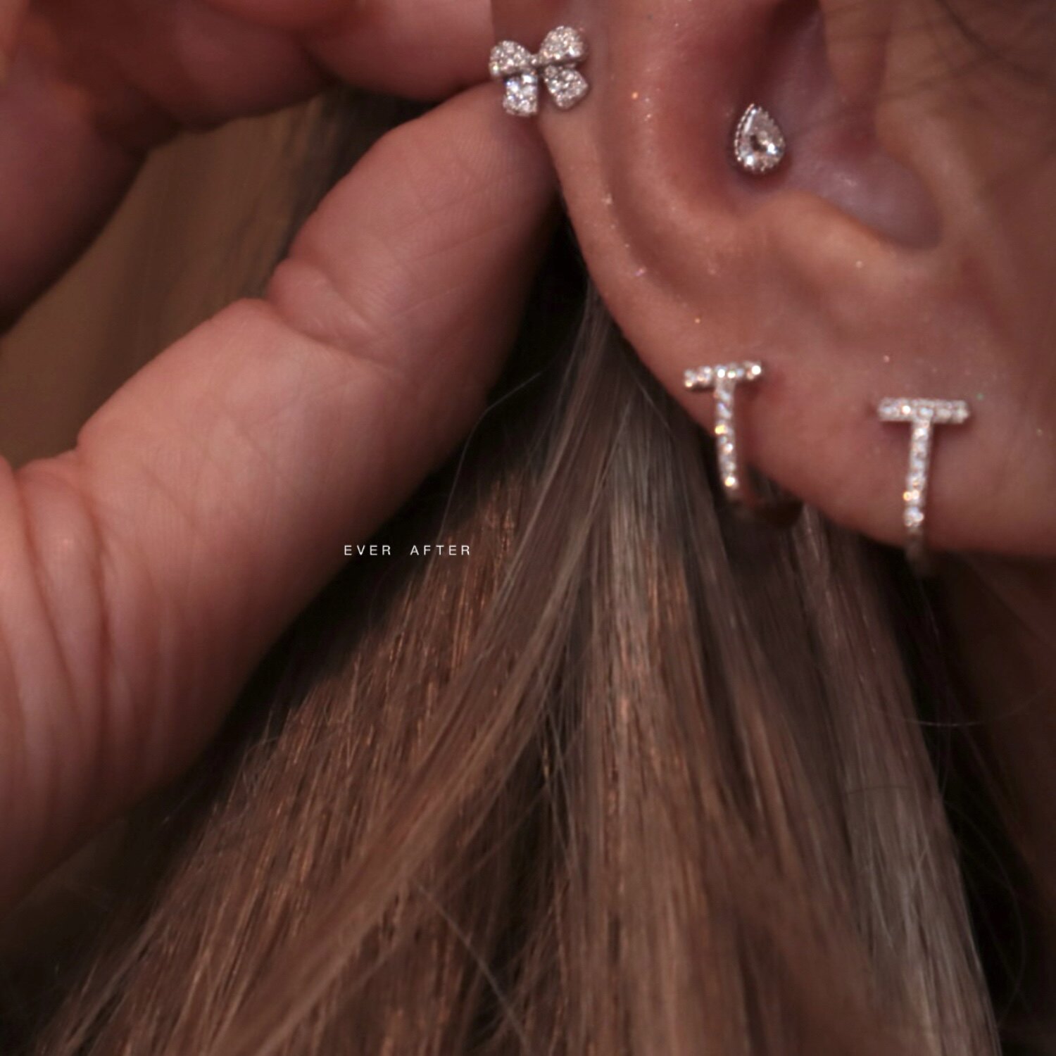 细节很棒！直针耳骨环s925纯银U型耳扣女极简设计字母T字镶钻耳圈