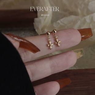 复古朋克迷你十字架吊坠纯银美式耳钉睡觉免摘2023年新款耳骨钉酷