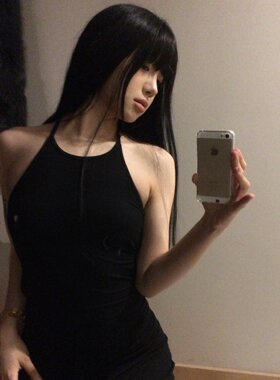 黑色纯欲风露背挂脖连衣裙2024新款设计感小众法式甜辣妹包臀长裙