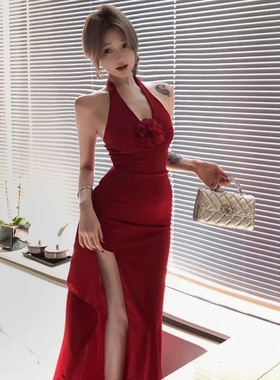 夏季红色花朵挂脖连衣裙女设计感绝美开叉气质礼服度假风包臀长裙
