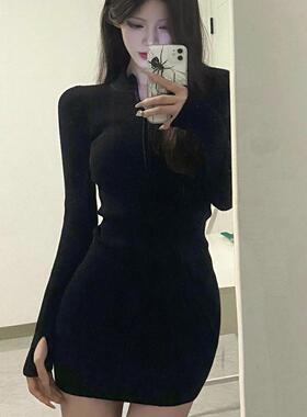 黑色针织V领长袖纯欲风连衣裙女秋冬2024新款法式打底内搭包臀裙