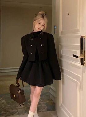 黑色法式赫本风针织连衣裙2024年新款复古西装外套蓬蓬裙两件套装