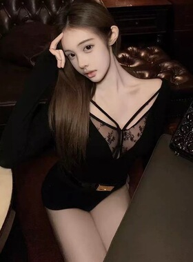 黑色纯欲风蕾丝拼接显胸打底衫春季新款甜辣妹气质内搭T恤上衣女