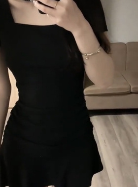 黑色方领法式针织连衣裙女夏季新款荷叶边气质辣妹包臀打底短裙子