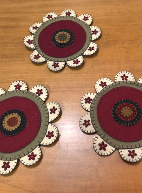 外贸出口HM纯手工毡布手绣垫子桌垫圆形垫子可爱复古乡村精美装饰