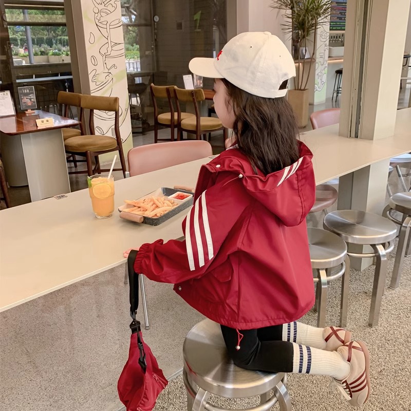 女童红色外套春秋款2025新款时尚洋气连帽冲锋衣女孩春装开衫上衣