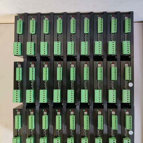 可维修信侬步进驱动器：Y2SSR8。实物拍摄成色如图，，不议价