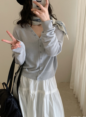 26春上新韩系简约百搭V领针织开衫女设计感气质薄款上衣