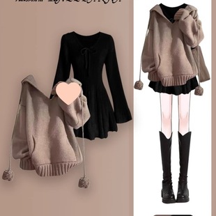 微胖掐腰小黑裙miu里miu气穿搭裙子女早秋季针织连衣裙套装秋冬装