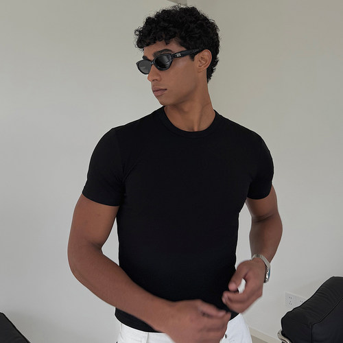 黑色白色灰色圆领T恤基础款