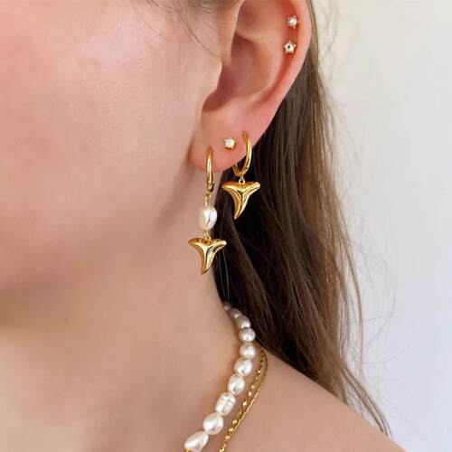 鲨鱼牙齿珍珠不对称耳环