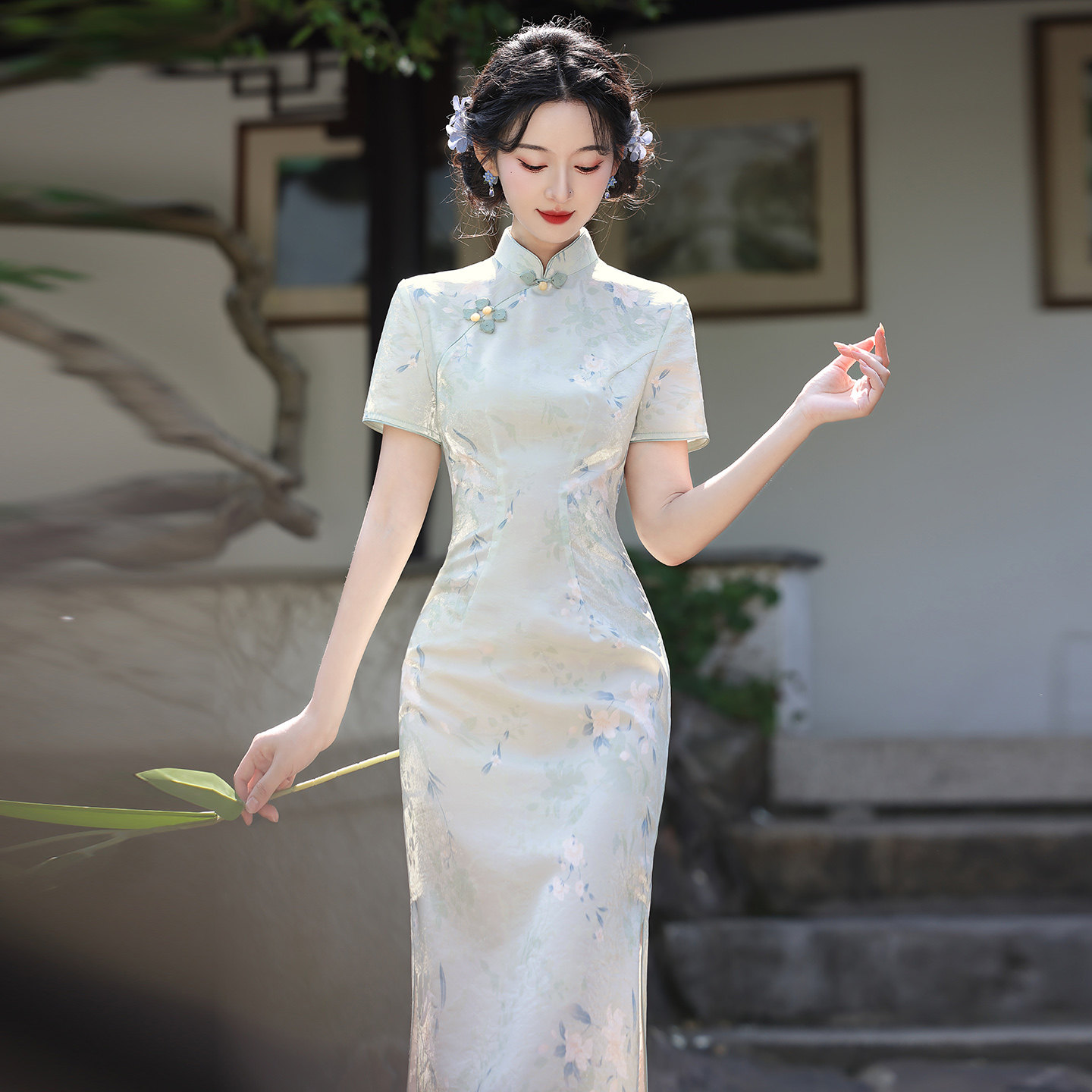 高级感浮光锦旗袍2026新款素雅蓝色改良少女新中式修身气质连衣裙