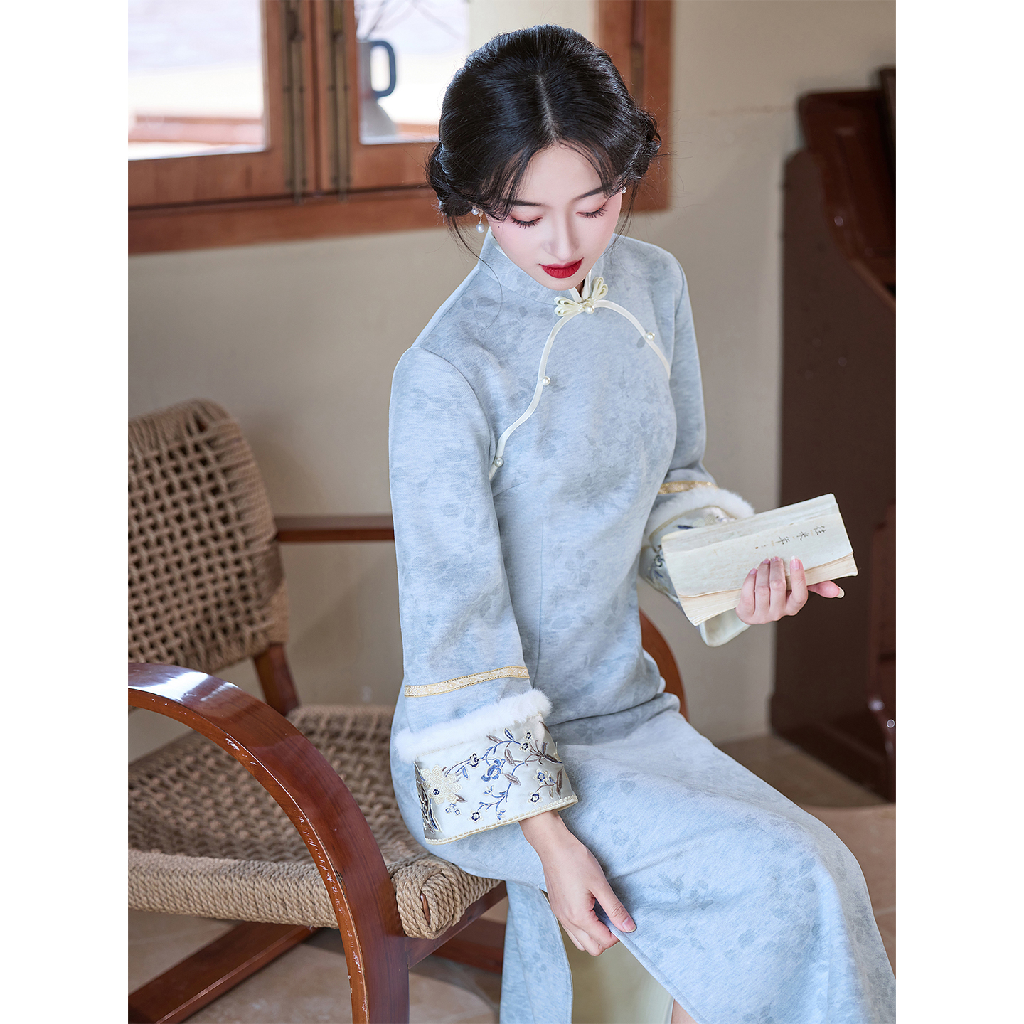 蓝色旗袍秋冬季加绒加厚女新中式国风年轻款保暖毛领围脖日常可穿