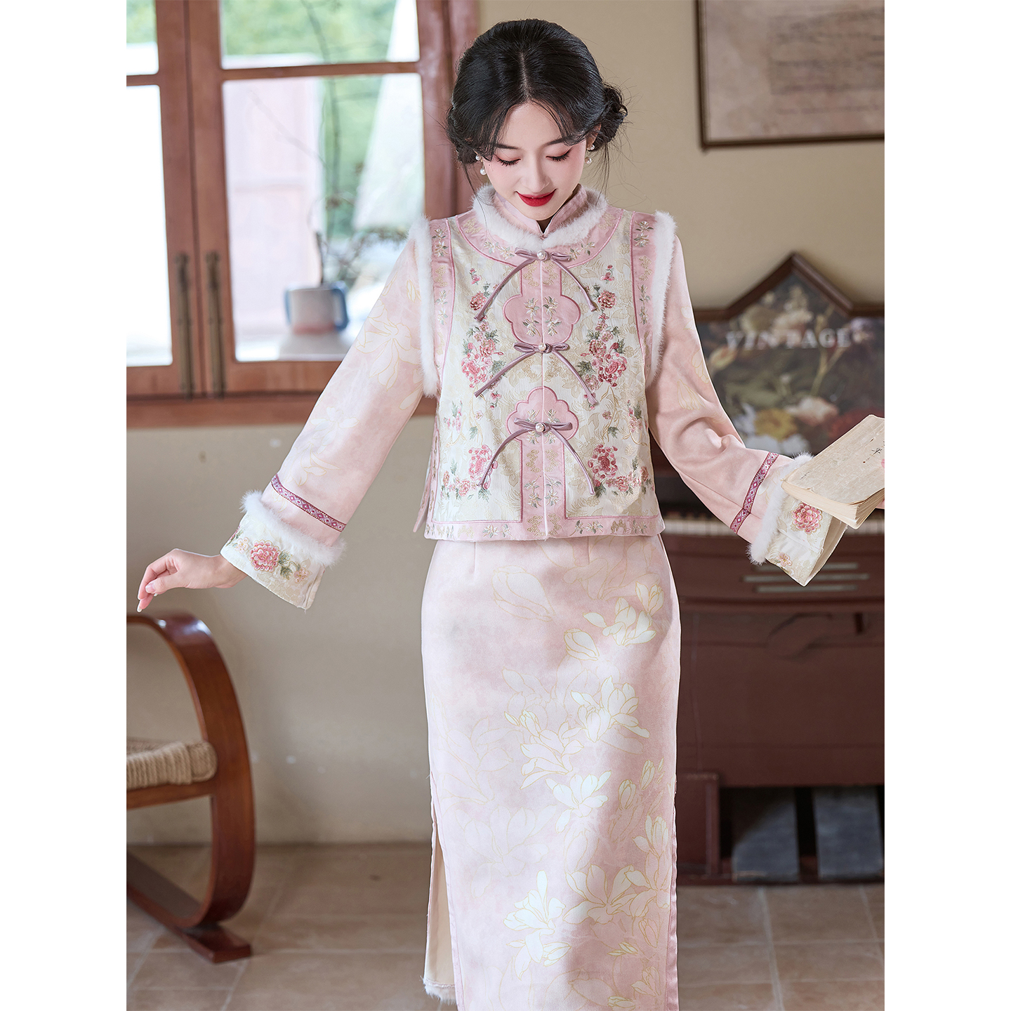 粉色马甲旗袍套装加绒加厚拜年服