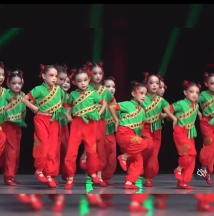 福娃闹春舞蹈演出服新年元旦开场舞福气要来到小梦娃正月十五灯笼