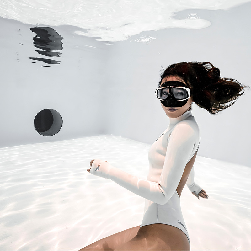 新款Bestdive女式潜水露背比基尼自由潜2mm拉链连体湿衣大码-封面