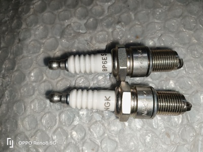 NGK火花塞摩托车火花塞C7HSA D8EA BP7HS BP6ES BM6A CR6E火咀