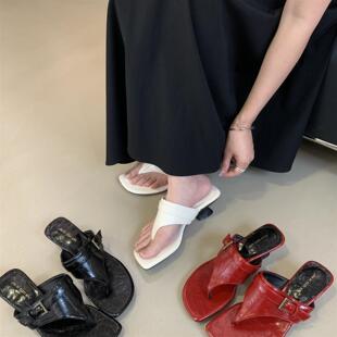 韩版皮带搭扣夹趾凉拖鞋女鞋外穿人字拖粗跟夏季新款真皮凉鞋2026