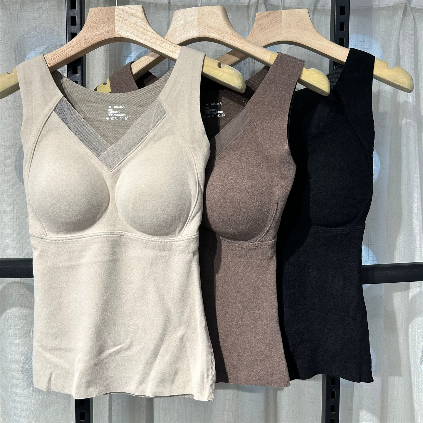 正版8803石墨烯保暖背心女胸垫一体修身显瘦打底内搭发热上衣8805,女士内衣/男士内衣/家居服,保暖背心,淘宝优惠券,粉丝福利购,淘宝优惠卷