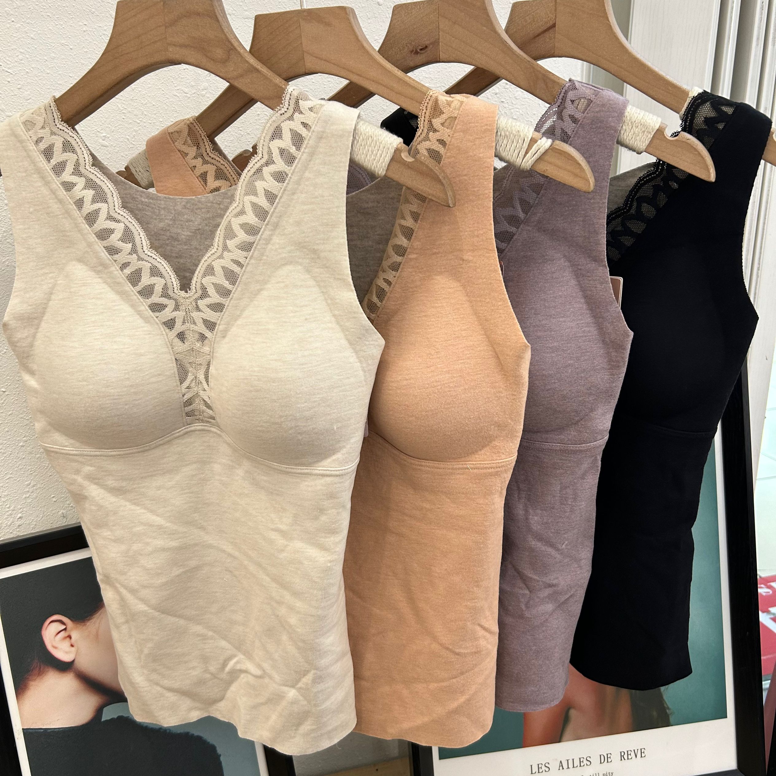 加绒保暖蕾丝V领修身打底衫