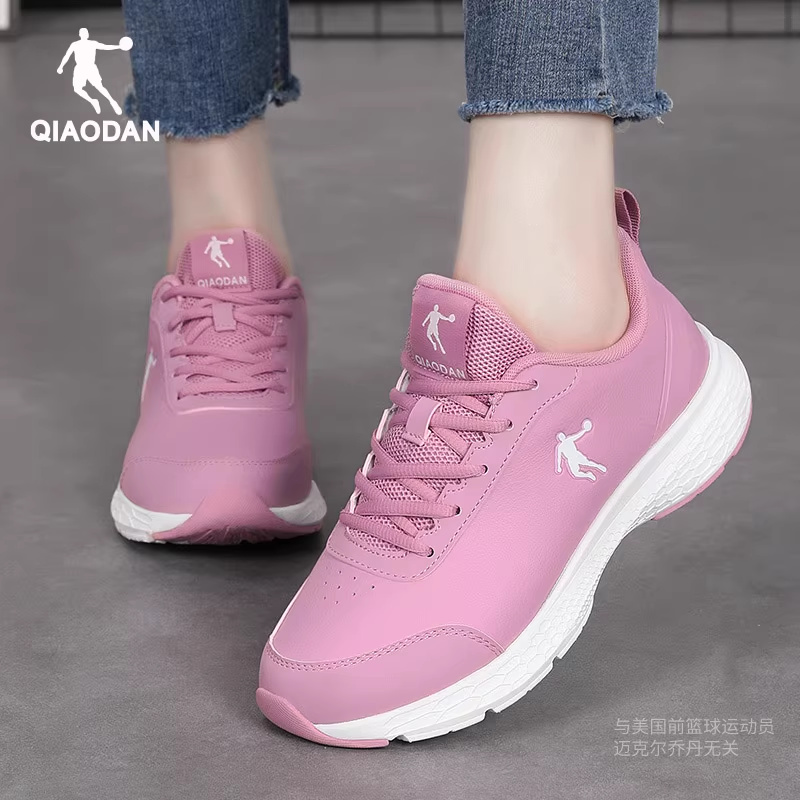 中国广场舞妈妈鞋女鞋跑步鞋乔丹