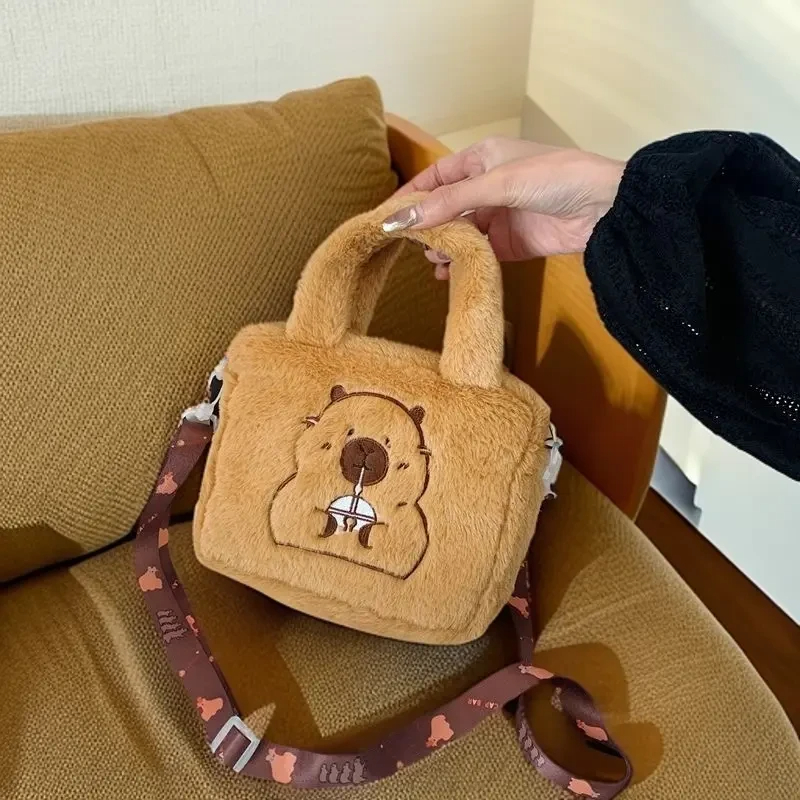 卡皮巴拉小水豚公仔包包少女心可爱毛绒斜挎包卡通
