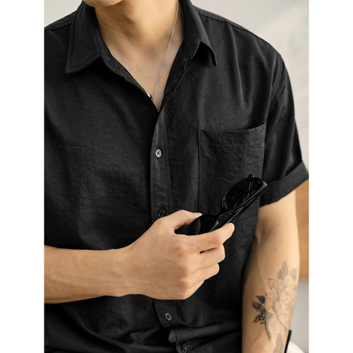 LUUD 帅气肌理感短袖衬衫男士夏季透气翻领胸口贴袋单穿黑色衬衣