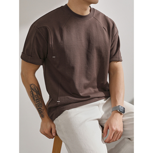 深咖色圆领分割线短袖 新款 潮流设计感落肩微阔T恤上衣男 夏季 LUUD