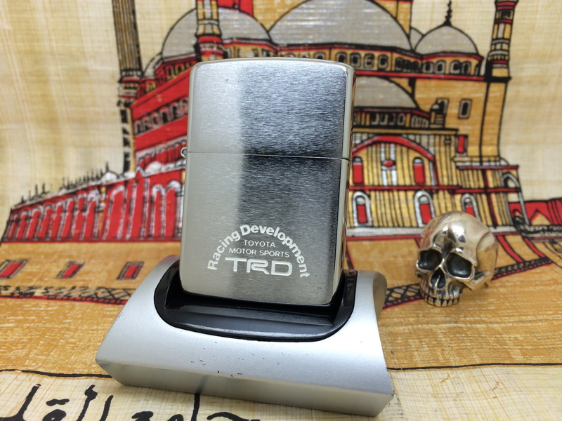 原装1989年I全新斜底镀铬蚀刻填漆丰田汽车赛车部防风打火机ZIPPO